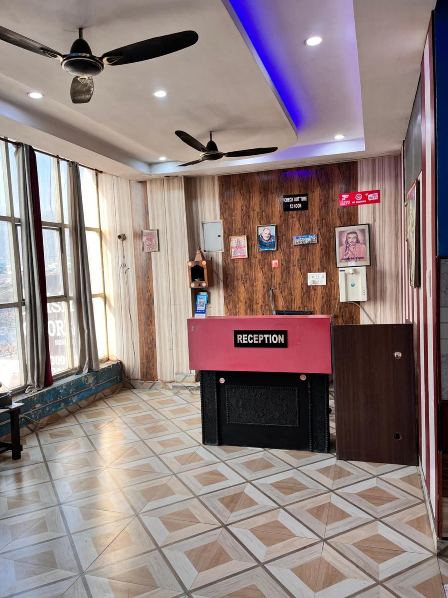 Hotel Pushpanjali Haldwāni Kültér fotó