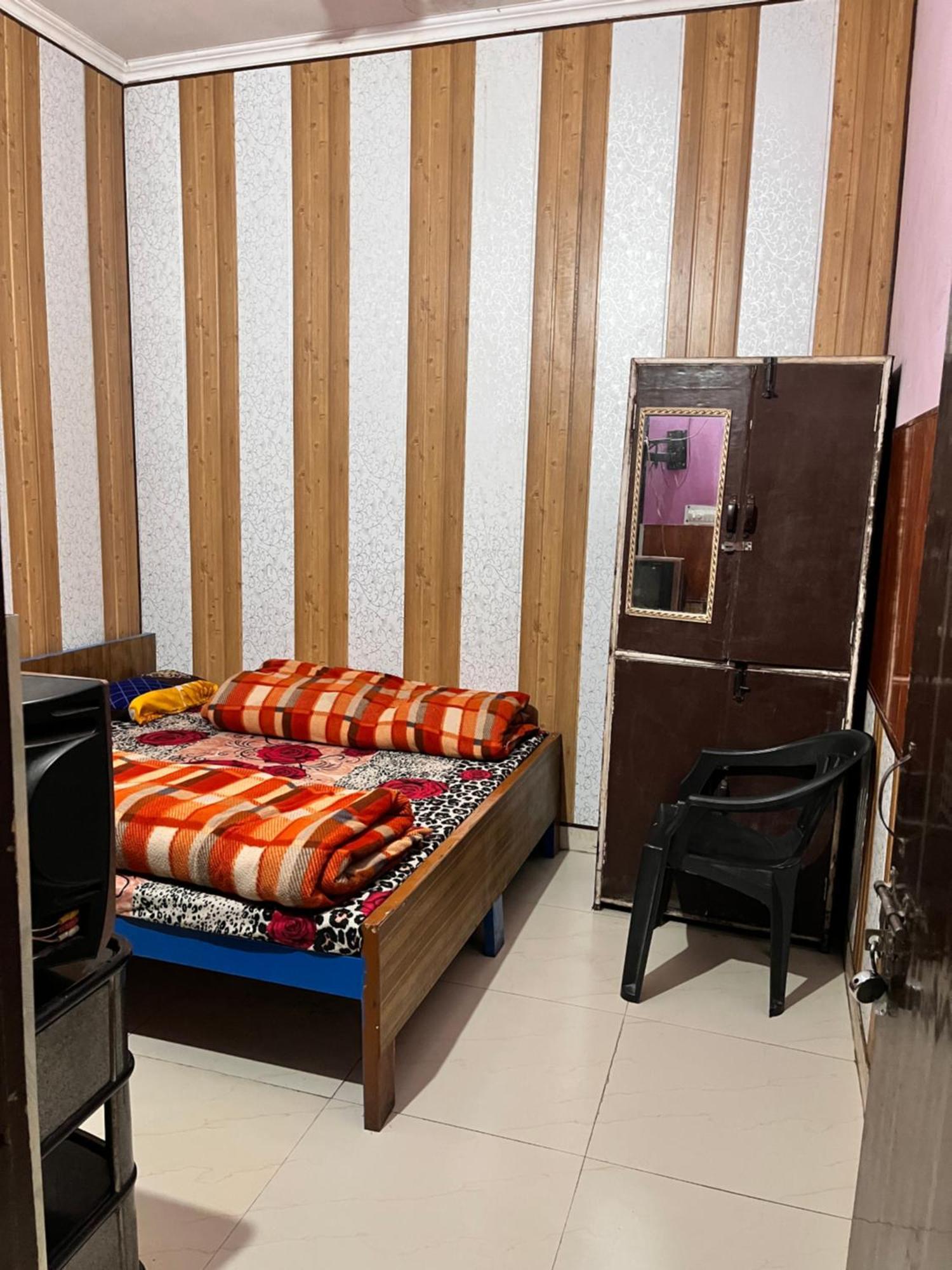 Hotel Pushpanjali Haldwāni Kültér fotó