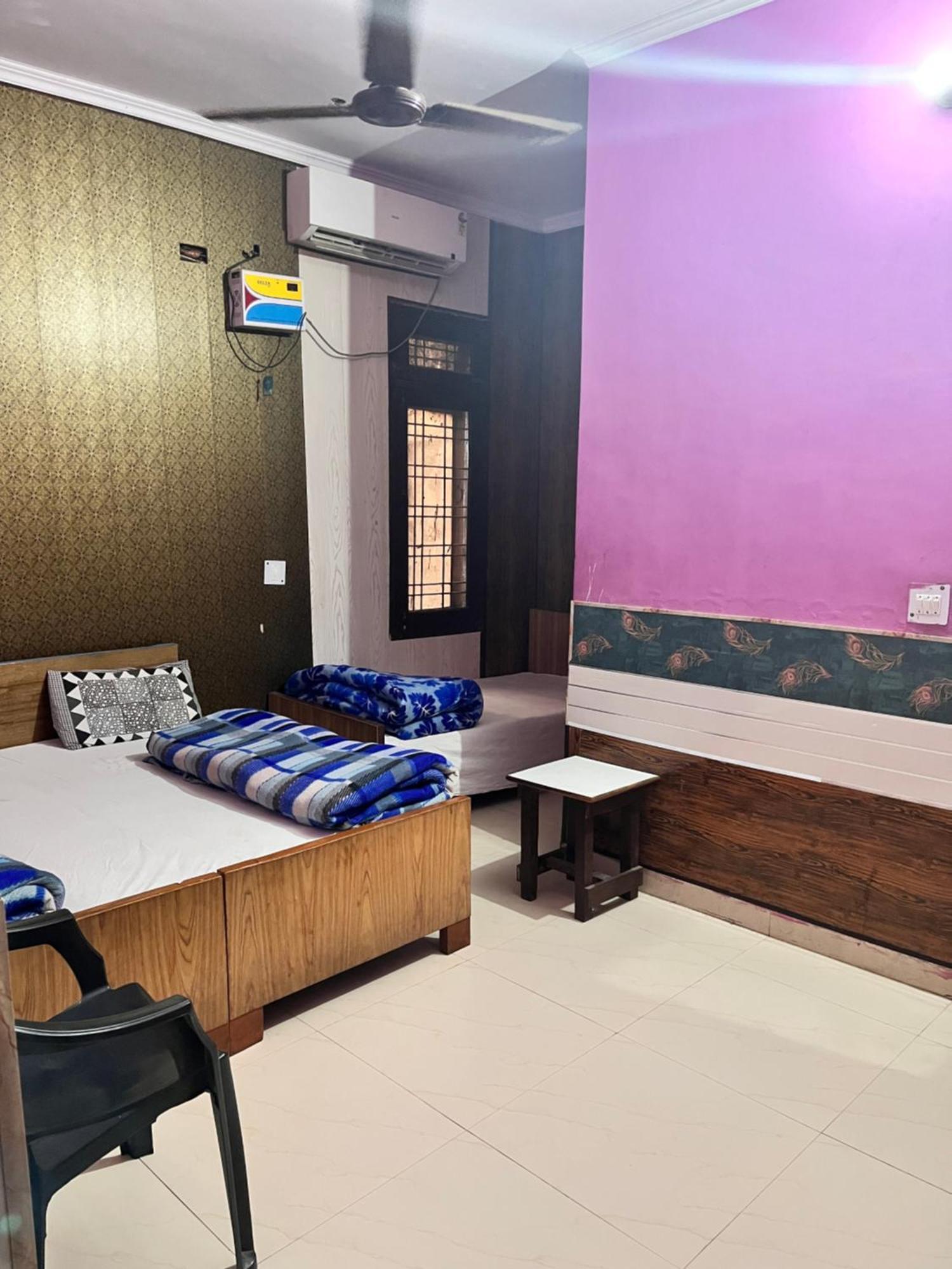 Hotel Pushpanjali Haldwāni Kültér fotó